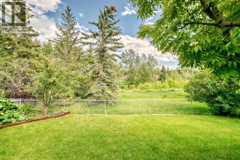 Photo 4 of 22 Glenhill Drive, Cochrane AB