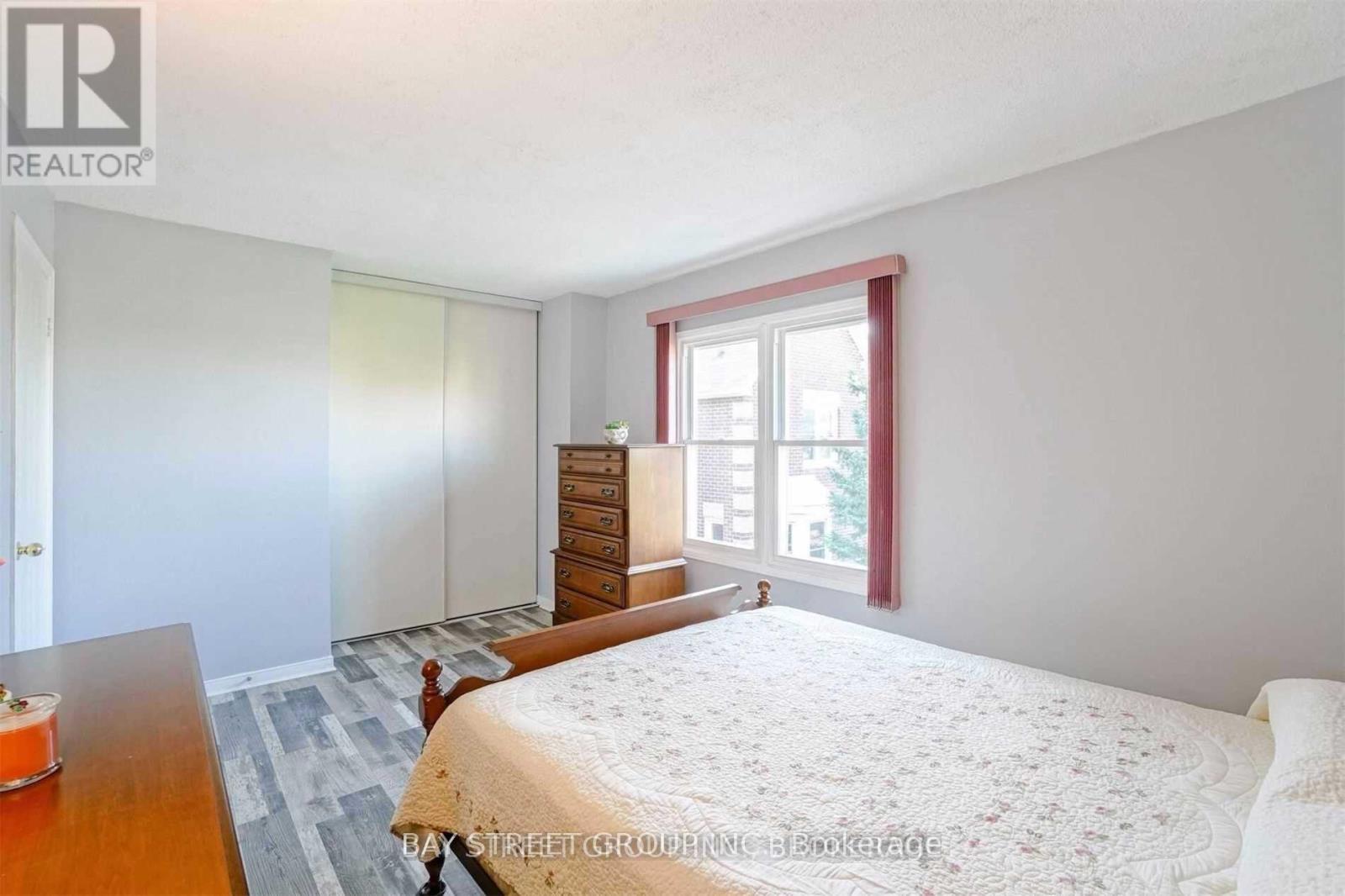 Photo 10 of 43 119 Dambrosio Drive, Barrie ON