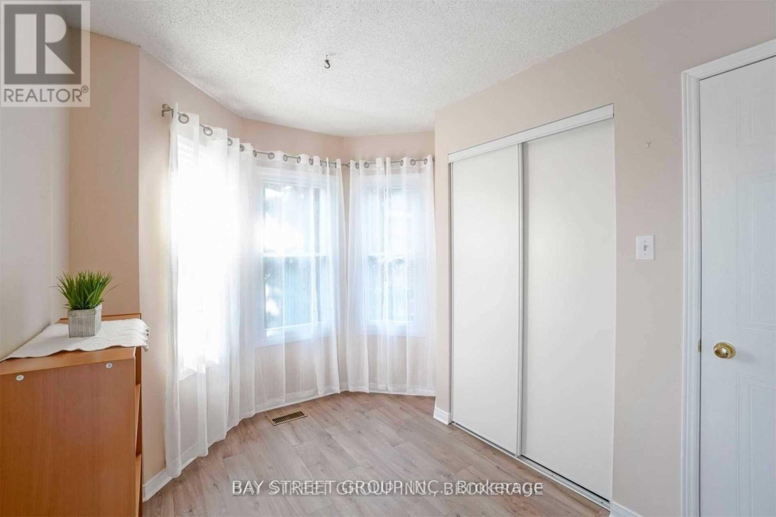 Photo 11 of 43 119 Dambrosio Drive, Barrie ON