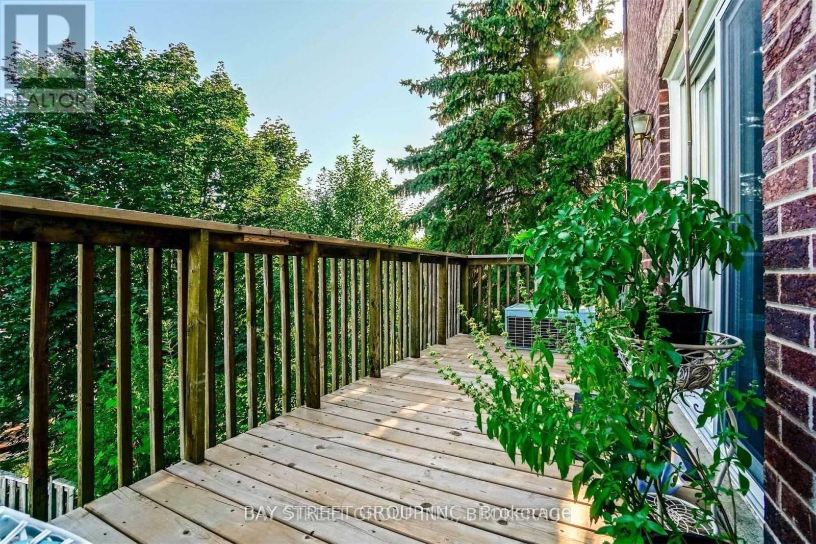Photo 13 of 43 119 Dambrosio Drive, Barrie ON