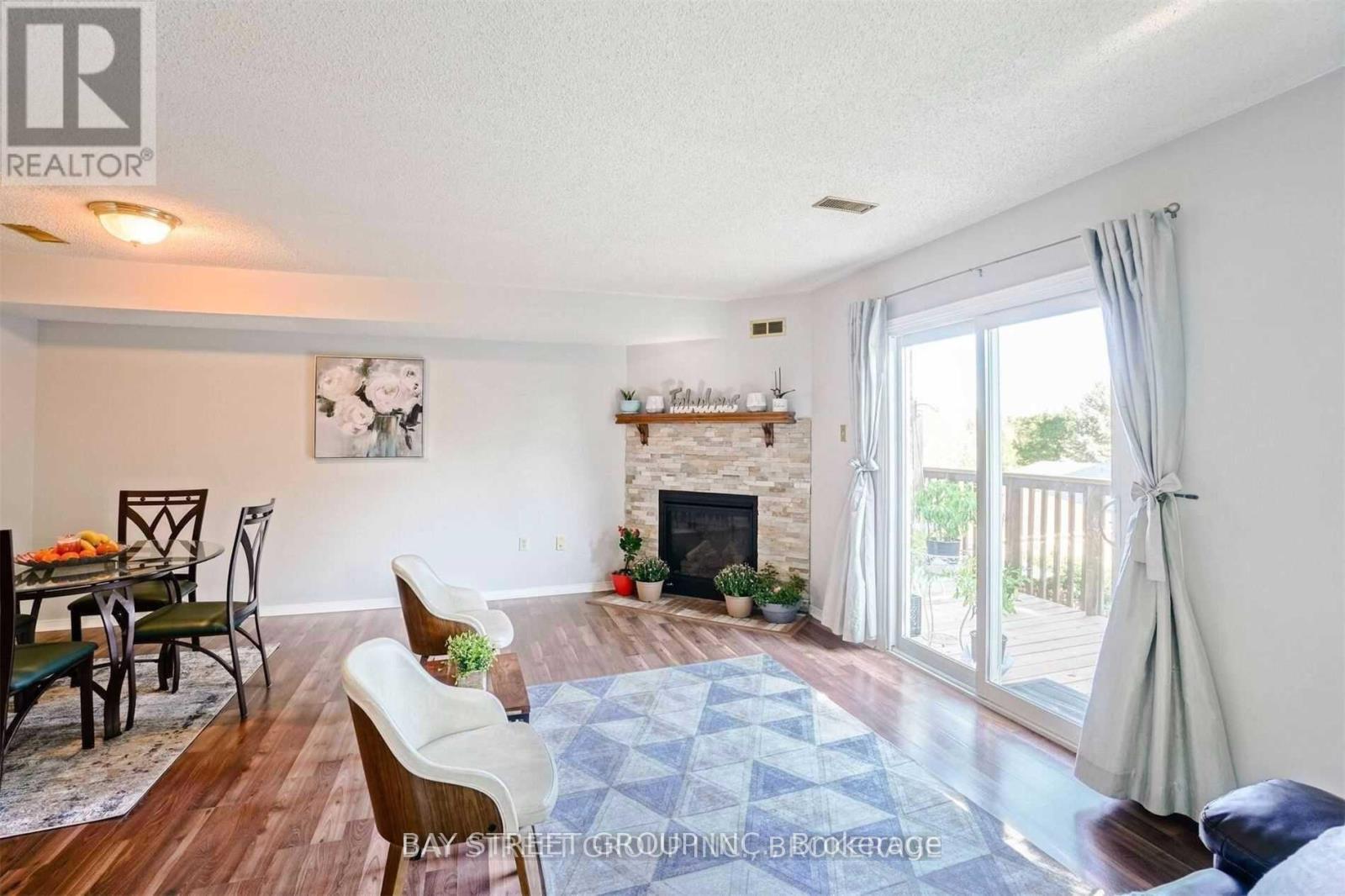 Photo 8 of 43 119 Dambrosio Drive, Barrie ON