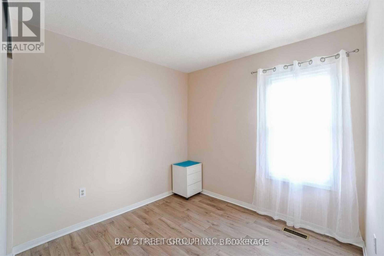 Photo 9 of 43 119 Dambrosio Drive, Barrie ON