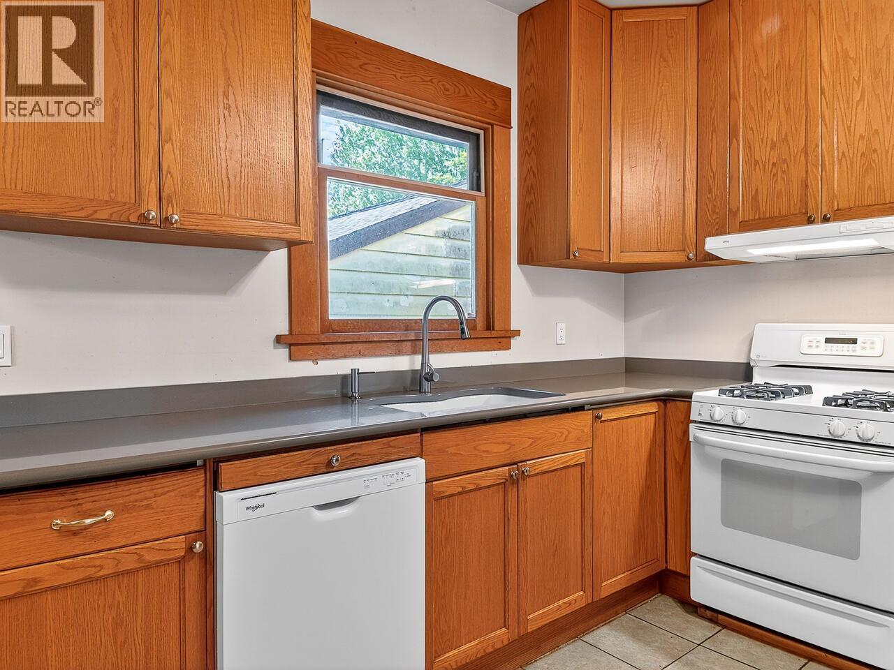 812 DUBLIN STREET, New Westminster