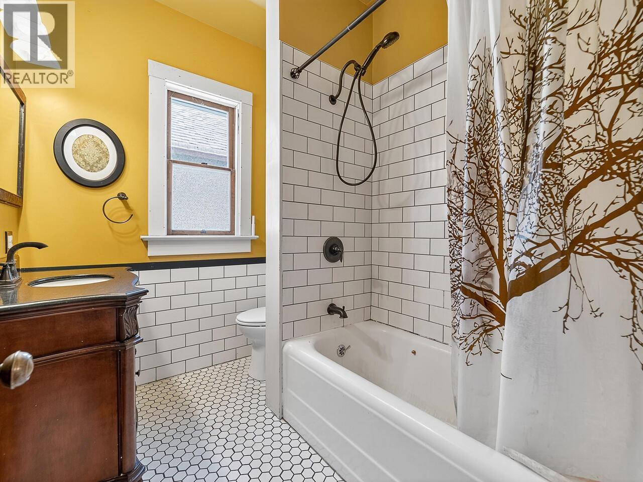812 DUBLIN STREET, New Westminster