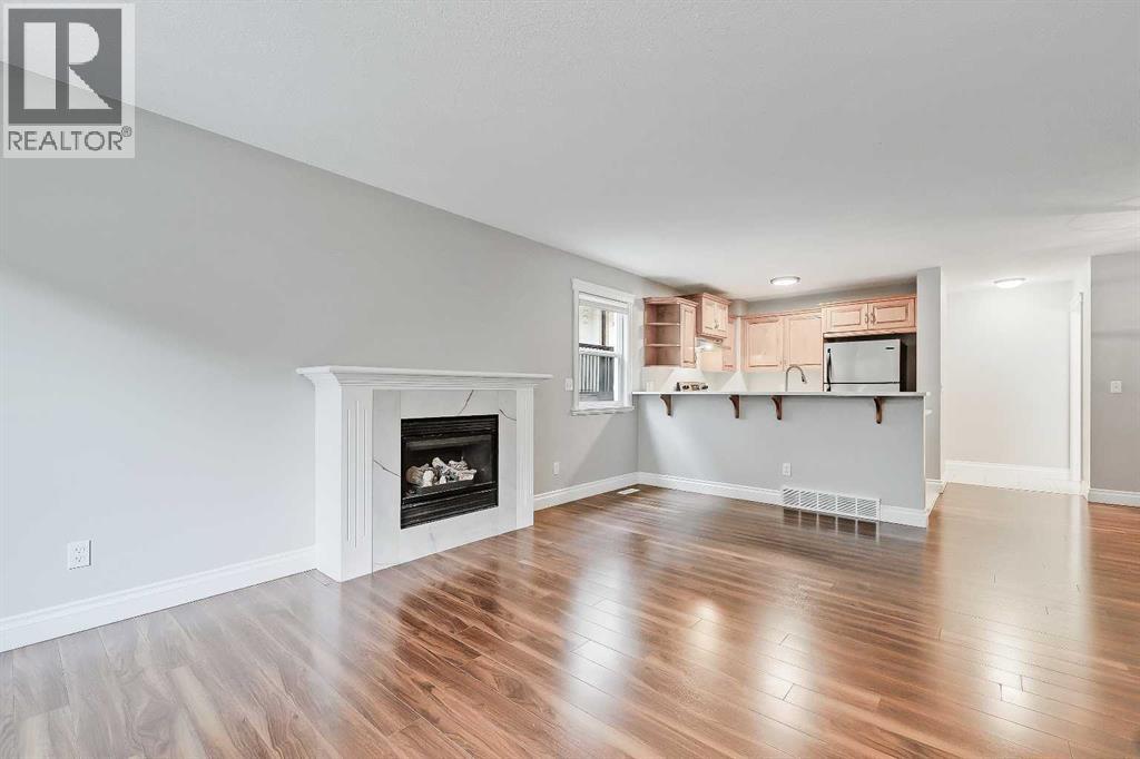 Photo 3 of 1 512 56 Avenue Sw, Calgary AB