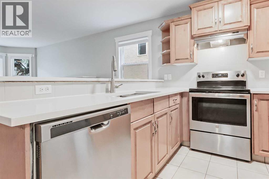 Photo 11 of 1 512 56 Avenue Sw, Calgary AB