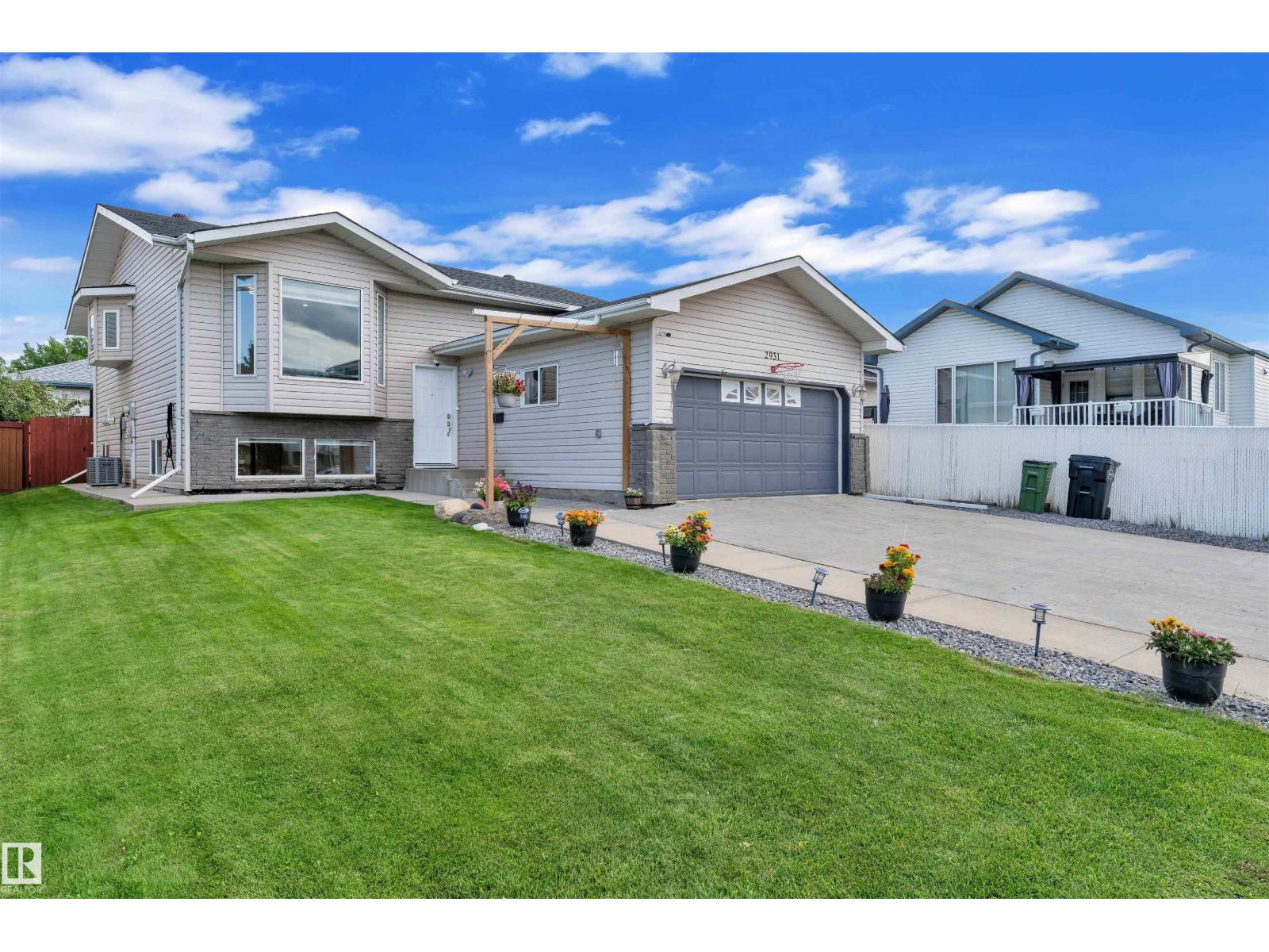 Photo 3 of 2931 151 A Av Nw, Edmonton AB