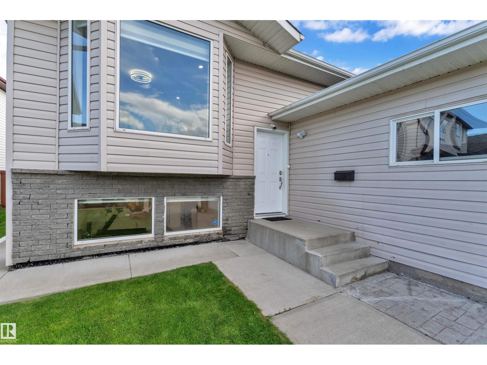 Photo 5 of 2931 151 A Av Nw, Edmonton AB