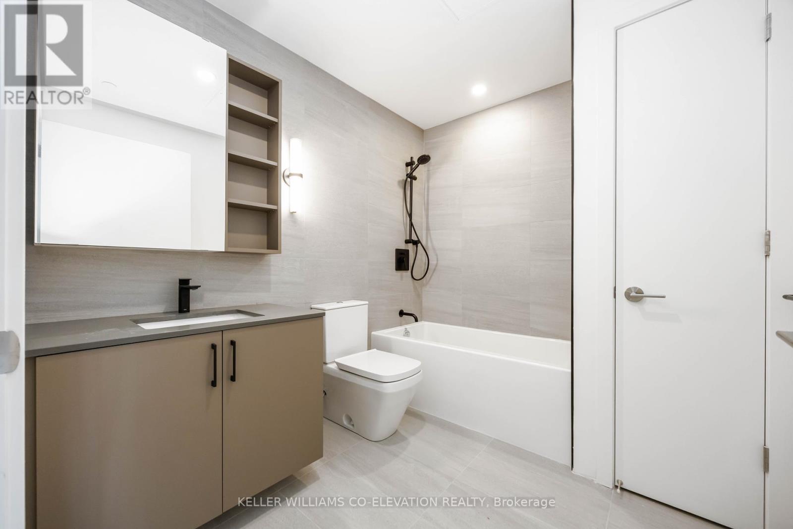 Photo 5 of 219 689 The Queensway Street, Toronto ON