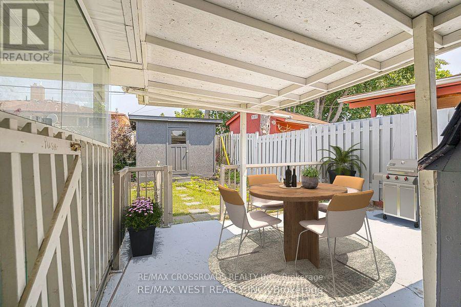 Photo 10 of 128 Avondale Boulevard, Brampton ON