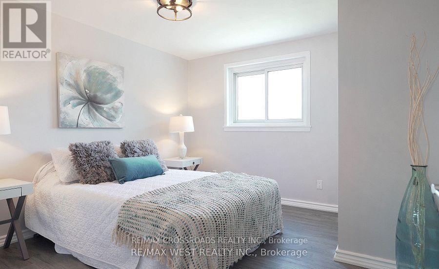 Photo 15 of 128 Avondale Boulevard, Brampton ON