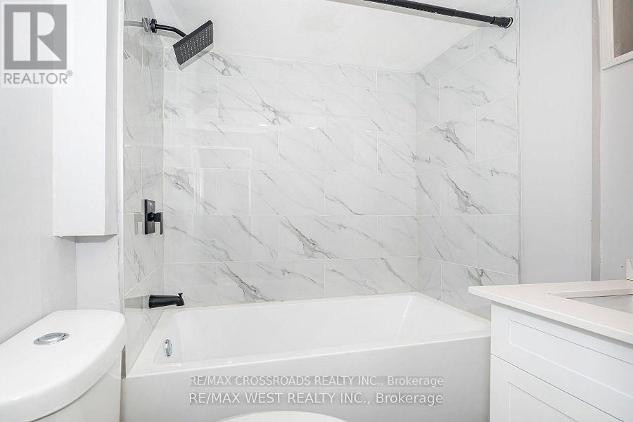 Photo 23 of 128 Avondale Boulevard, Brampton ON