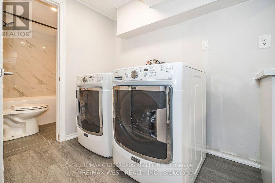 Photo 24 of 128 Avondale Boulevard, Brampton ON