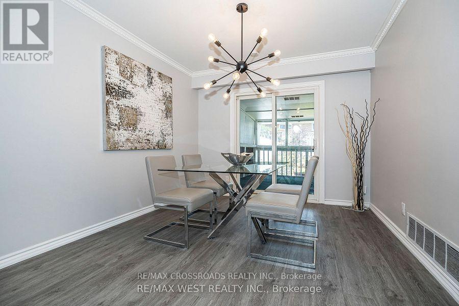 Photo 3 of 128 Avondale Boulevard, Brampton ON