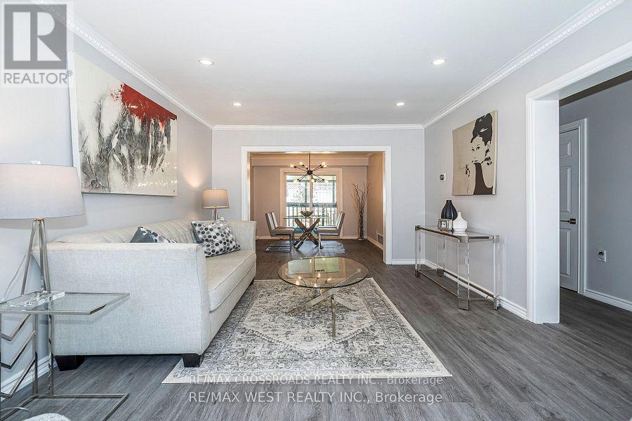 Photo 4 of 128 Avondale Boulevard, Brampton ON