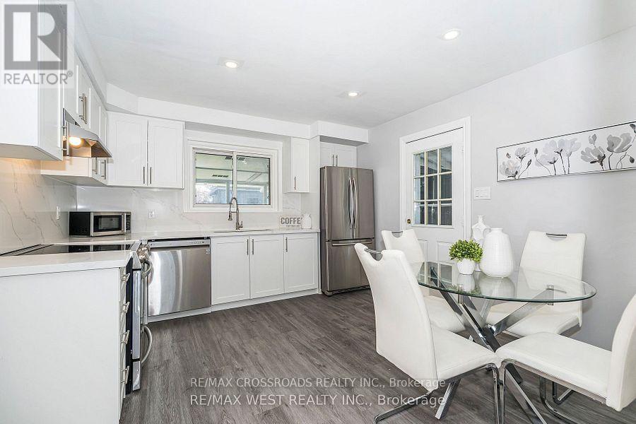 Photo 8 of 128 Avondale Boulevard, Brampton ON