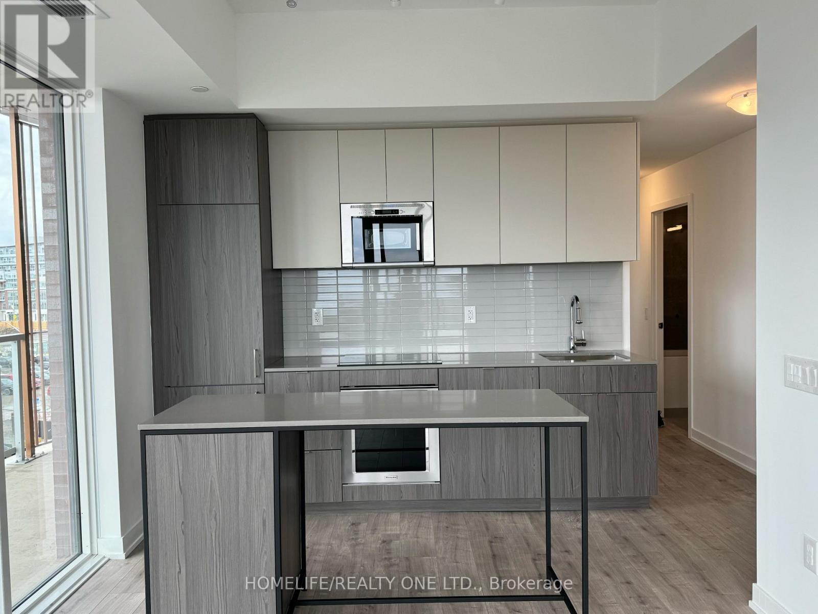 Photo 6 of 421 220 Missinnihe Way, Mississauga ON
