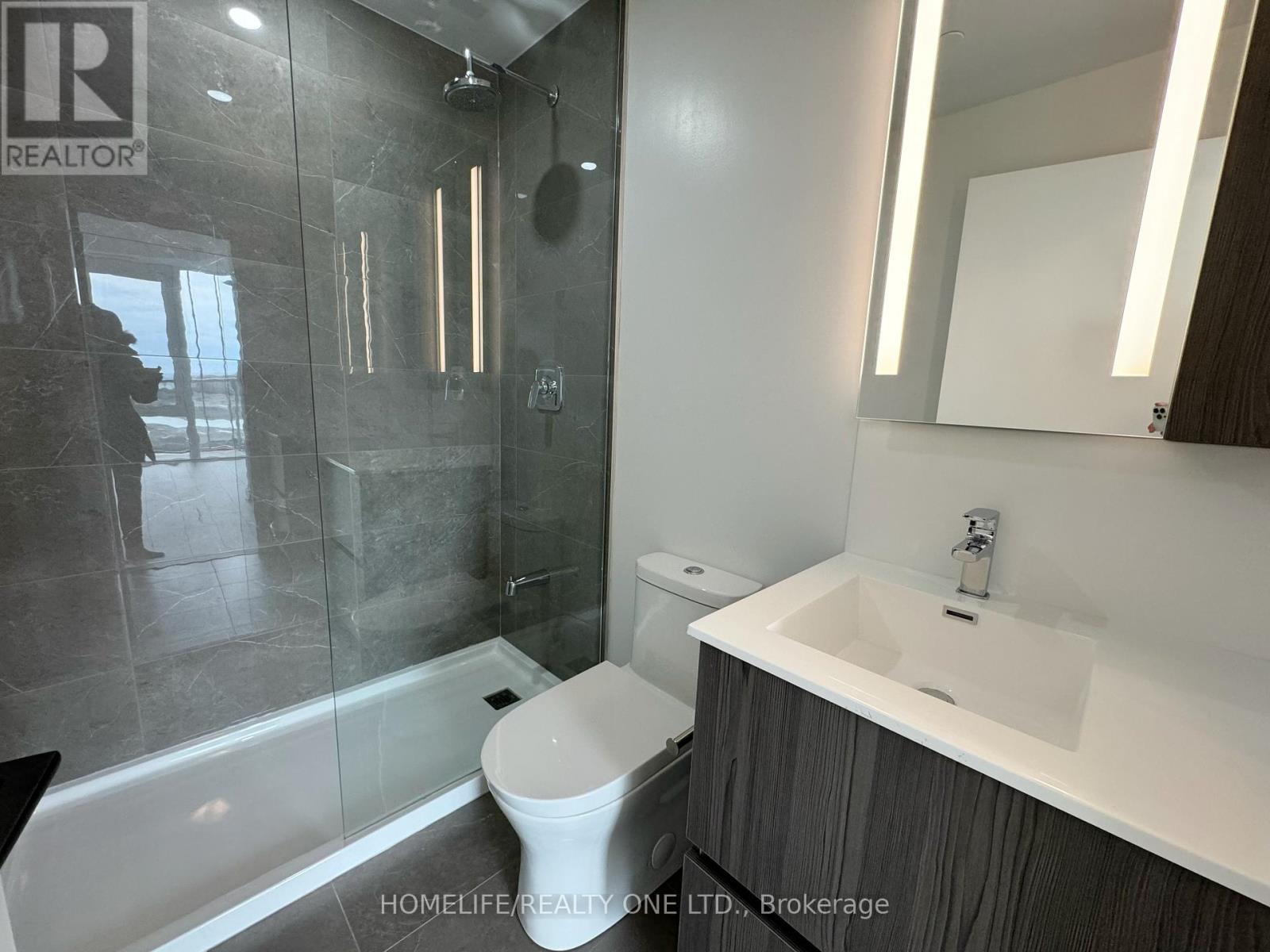 Photo 8 of 421 220 Missinnihe Way, Mississauga ON