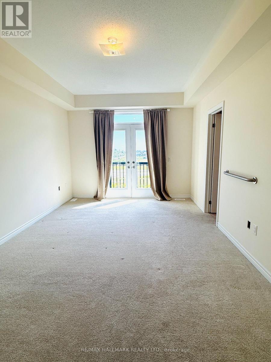 Photo 16 of 63 Puisaya Drive S, Richmond Hill ON