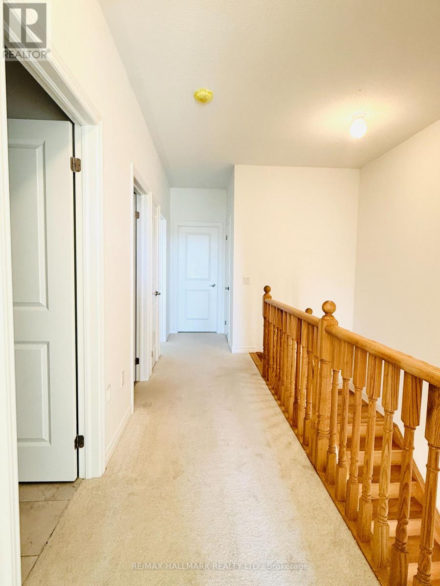 Photo 21 of 63 Puisaya Drive S, Richmond Hill ON