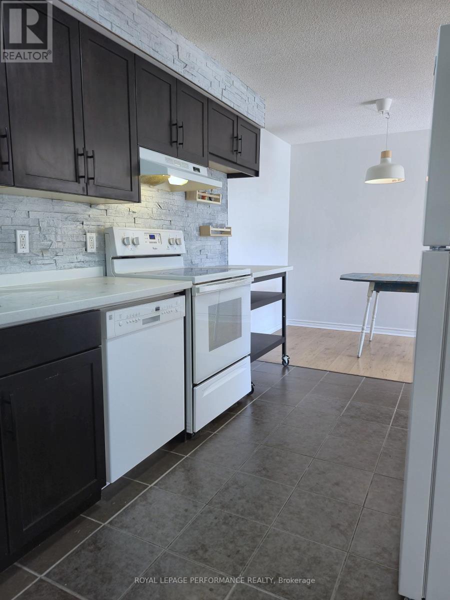 Photo 10 of 44 A 802 St Andre Drive, Ottawa ON
