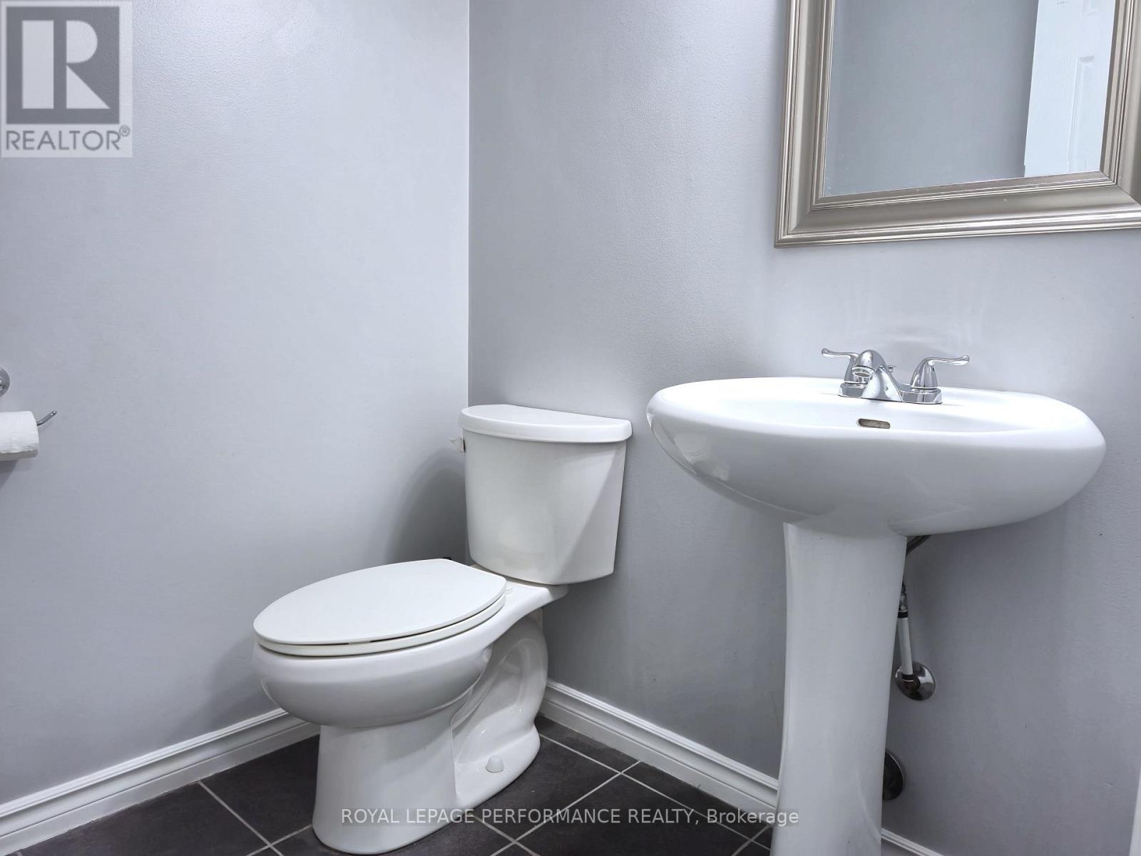 Photo 12 of 44 A 802 St Andre Drive, Ottawa ON