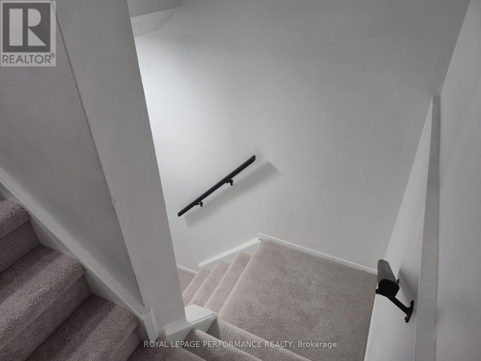 Photo 13 of 44 A 802 St Andre Drive, Ottawa ON