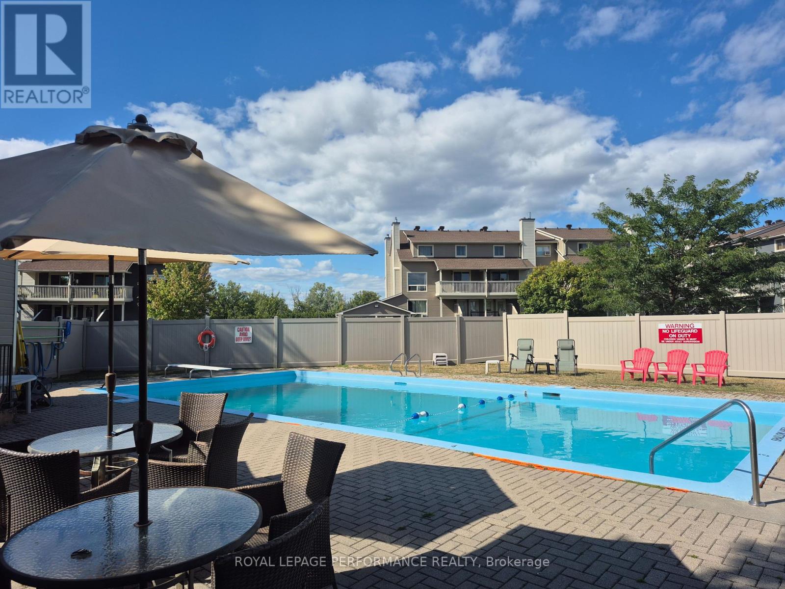 Photo 23 of 44 A 802 St Andre Drive, Ottawa ON