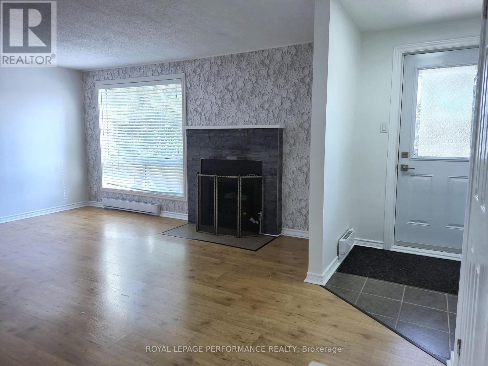 Photo 5 of 44 A 802 St Andre Drive, Ottawa ON