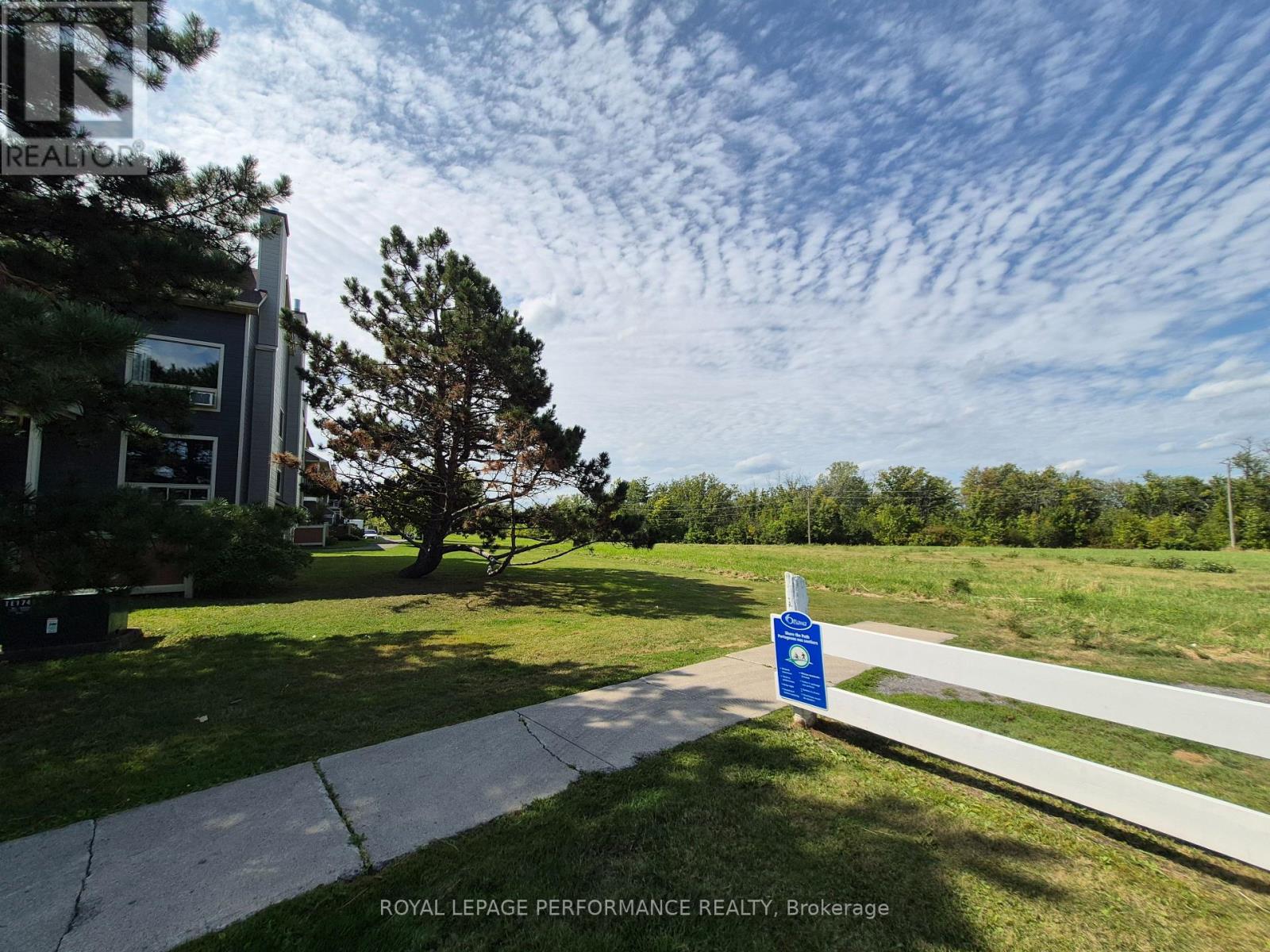 Photo 27 of 44 A 802 St Andre Drive, Ottawa ON
