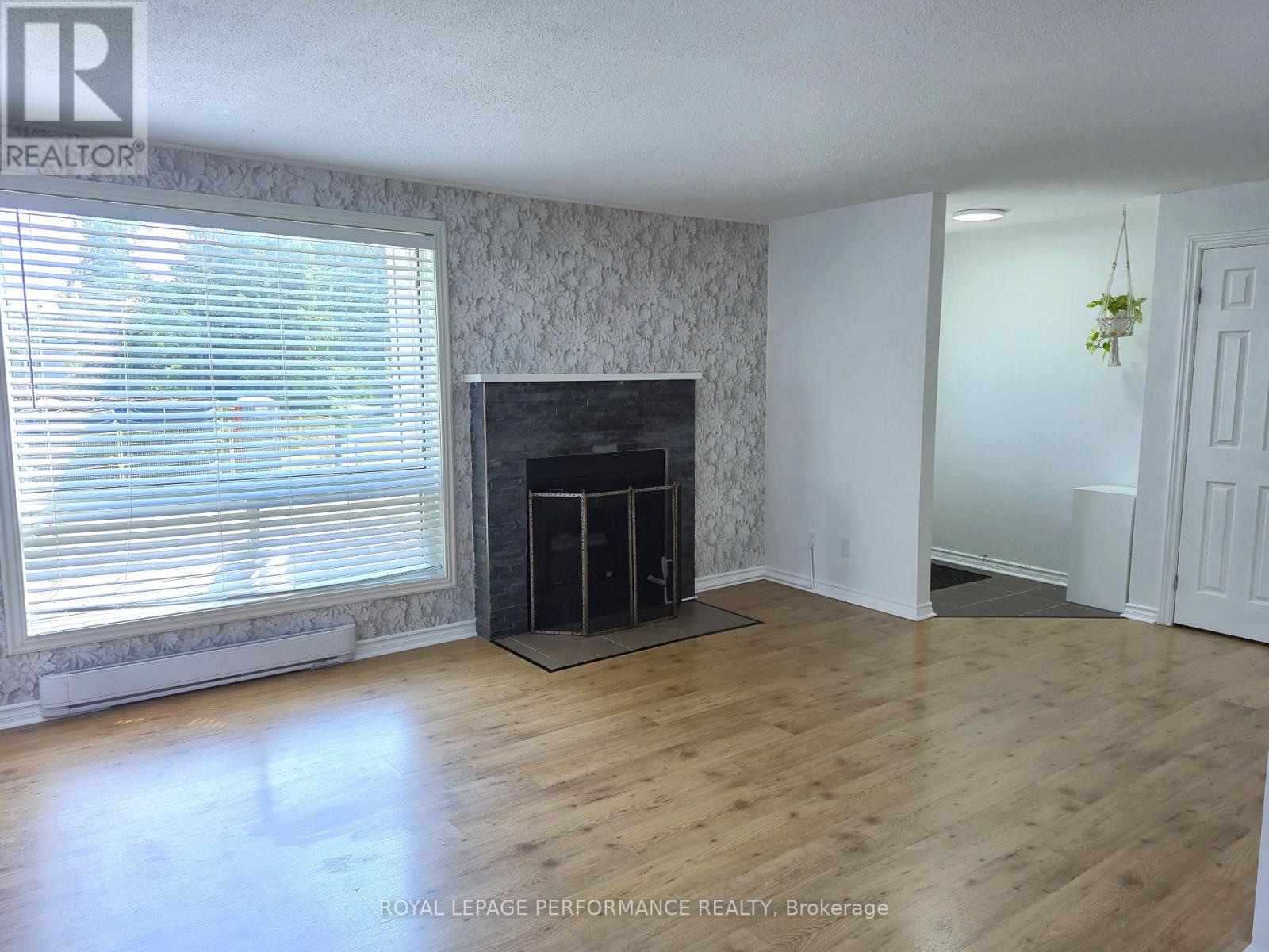 Photo 6 of 44 A 802 St Andre Drive, Ottawa ON