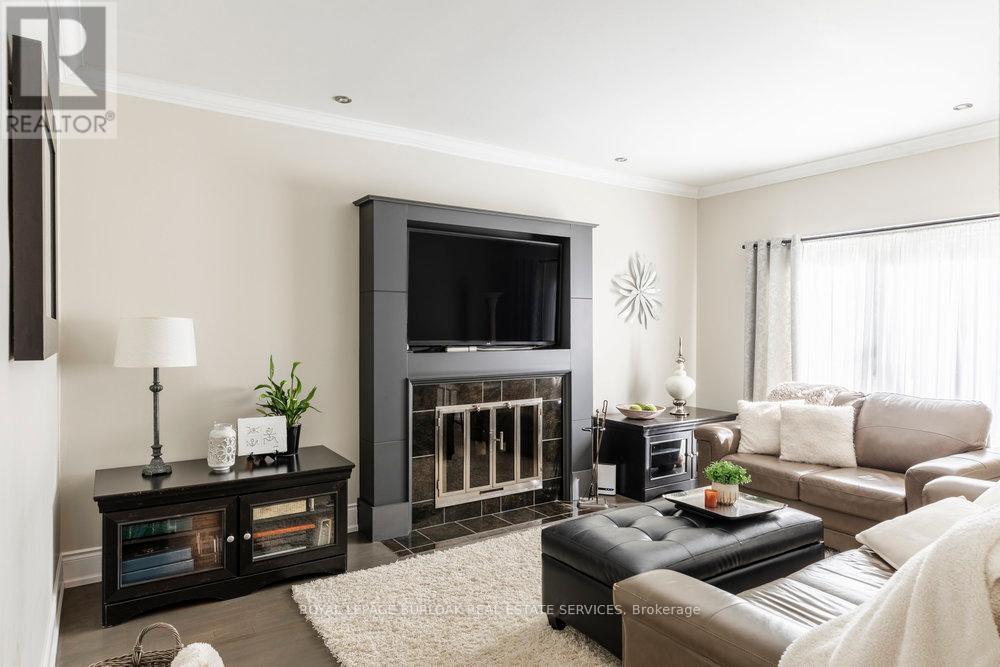 Photo 13 of 19 Fieldgate Street, Hamilton ON