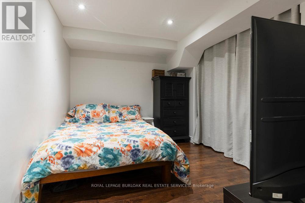 Photo 28 of 19 Fieldgate Street, Hamilton ON