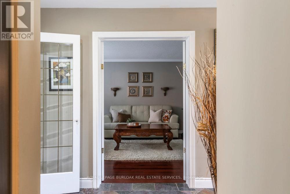 Photo 5 of 19 Fieldgate Street, Hamilton ON