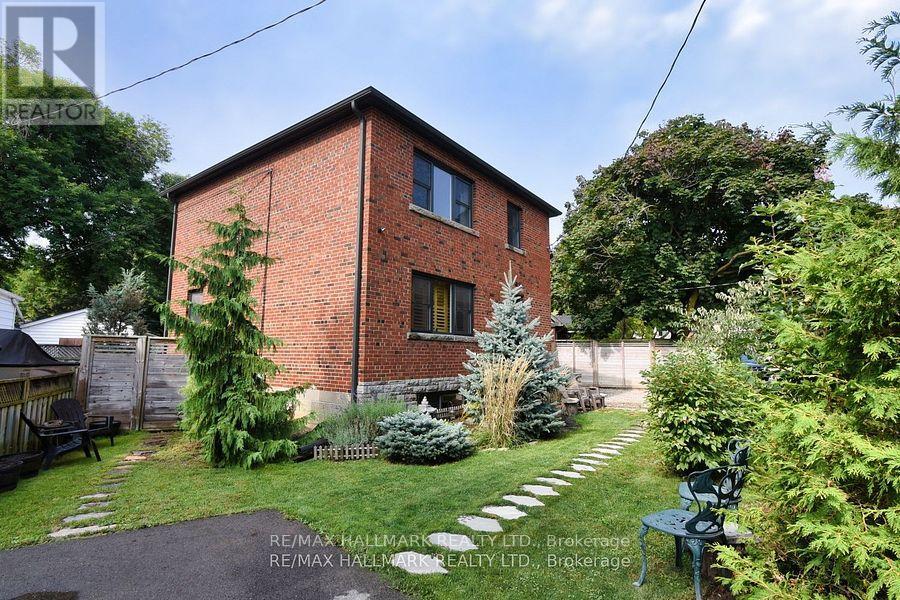 Photo 24 of Upper 6 Thirty First Street, Toronto ON