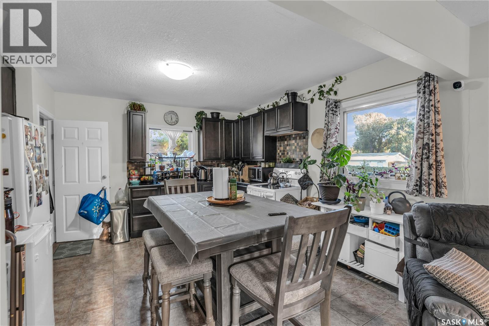 Photo 7 of 302 M Avenue N, Saskatoon SK