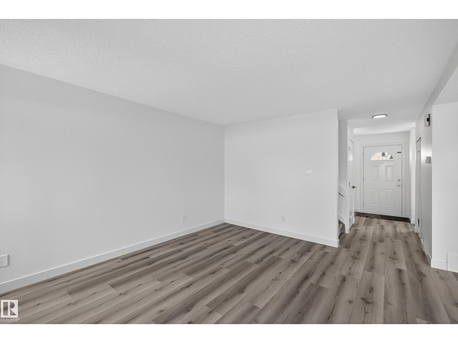 Photo 11 of 17136 100 St Nw, Edmonton AB