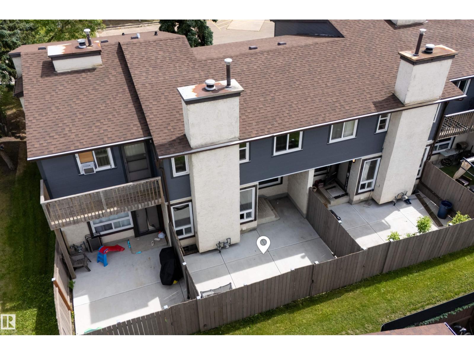 Photo 1 of 17136 100 St Nw, Edmonton AB