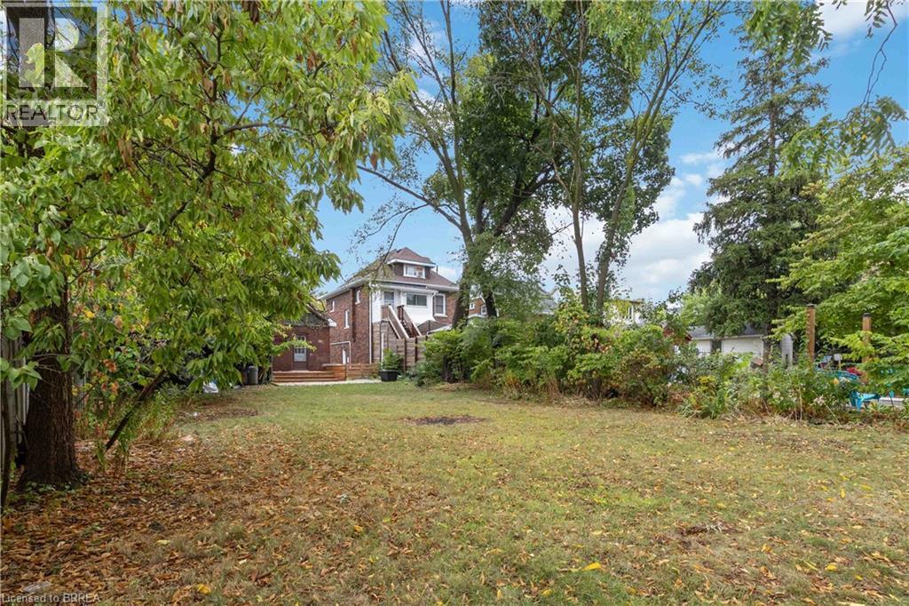 Photo 25 of 132 Dundas Street, Brantford ON