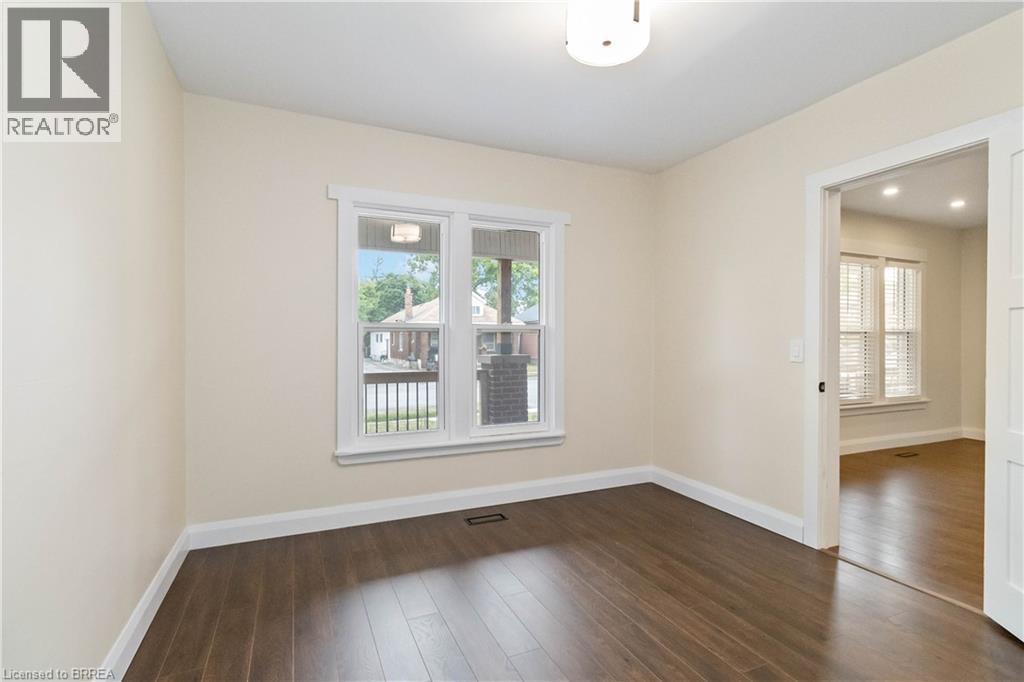 Photo 15 of 132 Dundas Street, Brantford ON