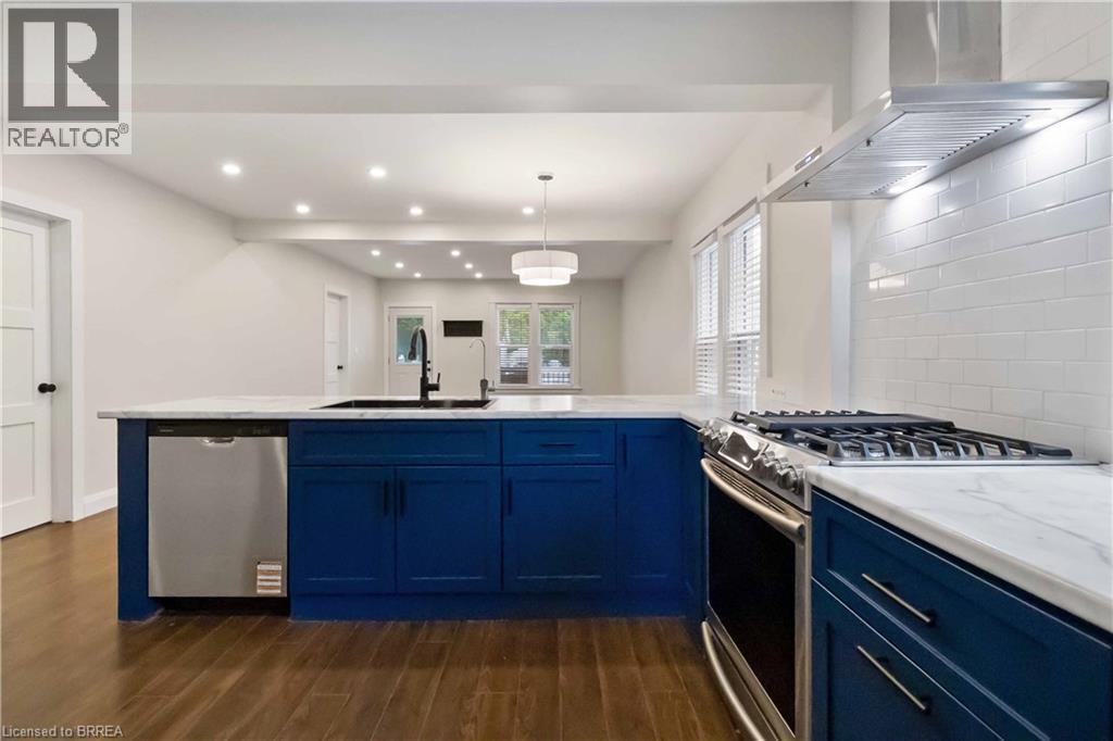 Photo 9 of 132 Dundas Street, Brantford ON