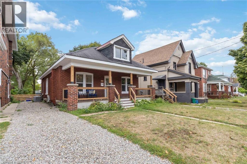 Photo 2 of 132 Dundas Street, Brantford ON
