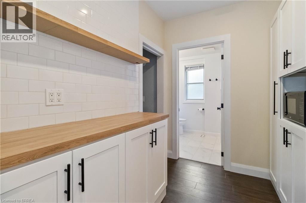 Photo 10 of 132 Dundas Street, Brantford ON