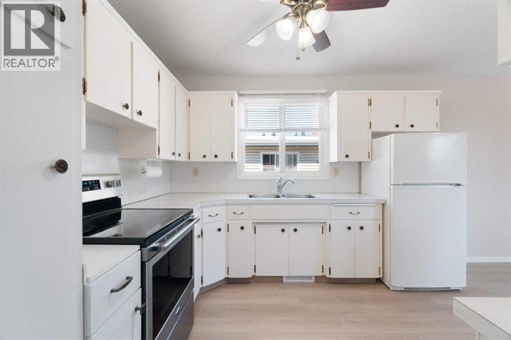 Photo 5 of 11741 Canfield Road Sw, Calgary AB