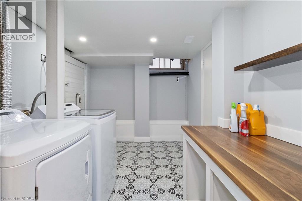 Photo 20 of 132 Dundas Street, Brantford ON