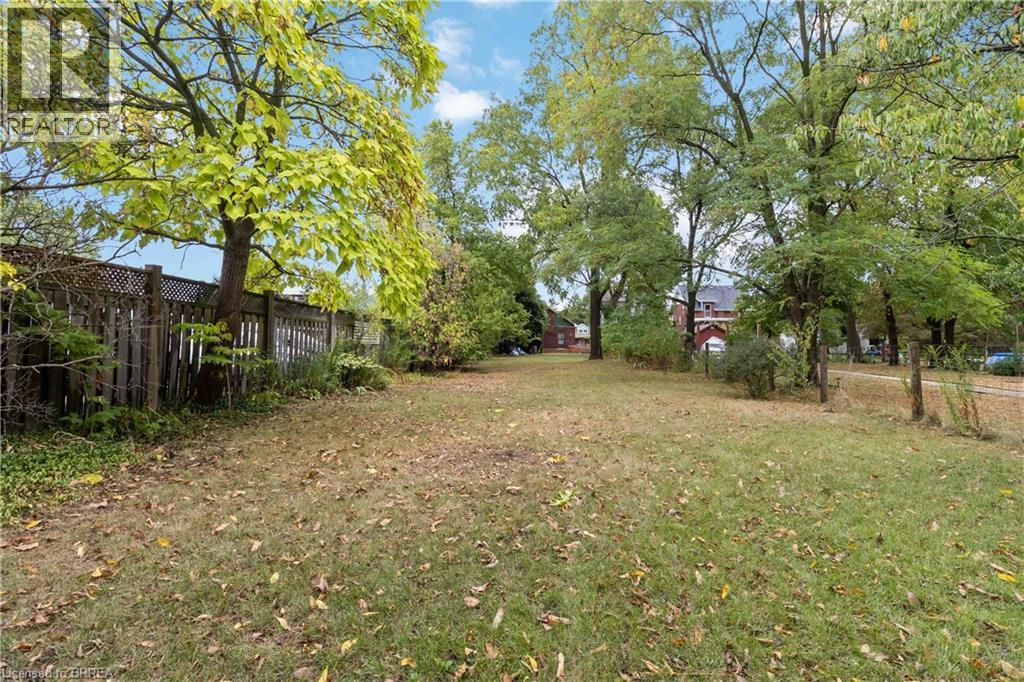 Photo 24 of 132 Dundas Street, Brantford ON