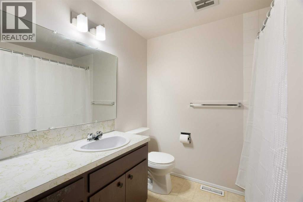 Photo 12 of 11741 Canfield Road Sw, Calgary AB