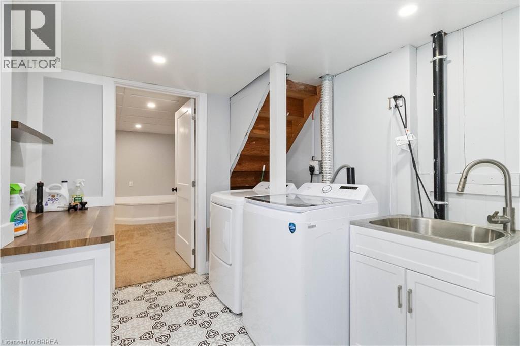 Photo 21 of 132 Dundas Street, Brantford ON
