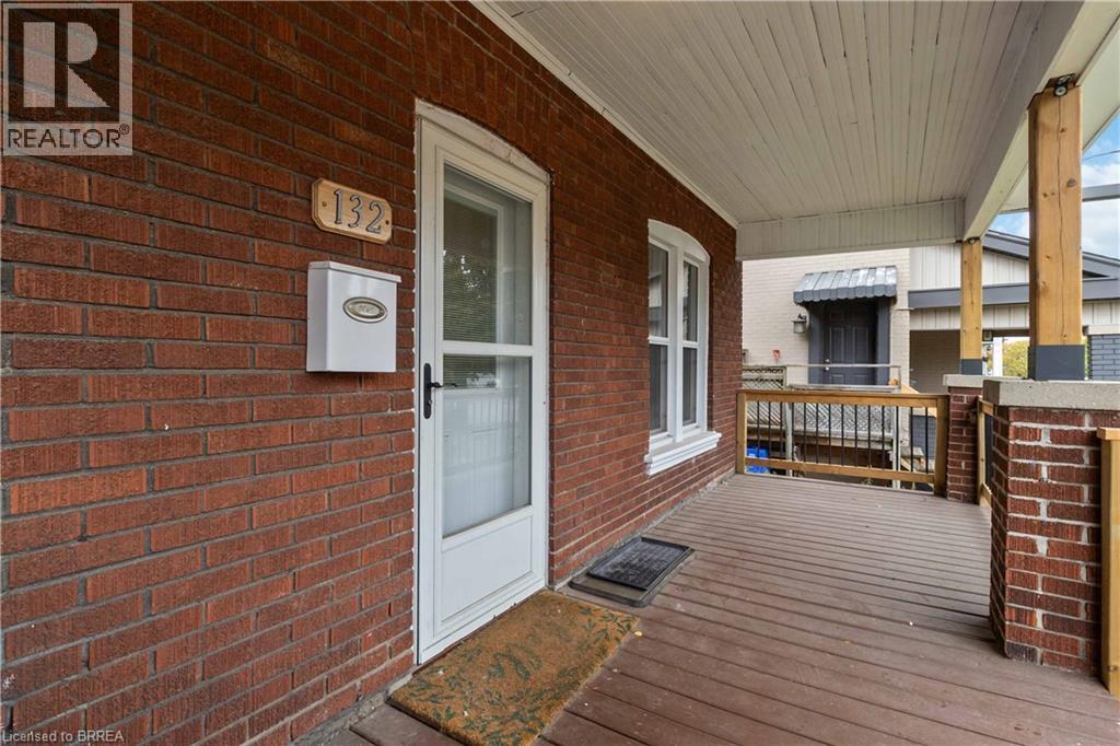 Photo 4 of 132 Dundas Street, Brantford ON