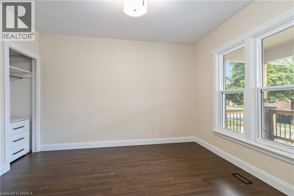 Photo 16 of 132 Dundas Street, Brantford ON